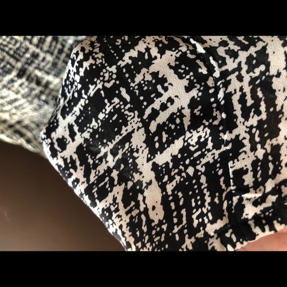 Collard Short Sleeve Abstract Mini Dress - Picture 7 of 9